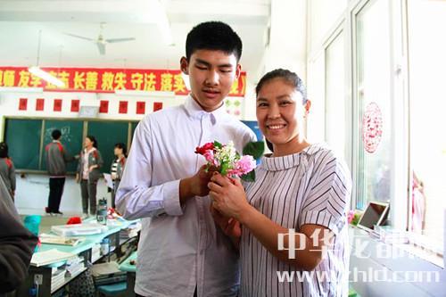 母親節(jié)，周口高中生這樣過！